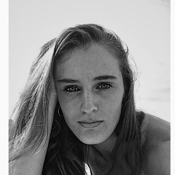 Meet your Posher, Xenia - Picture 1 of 1